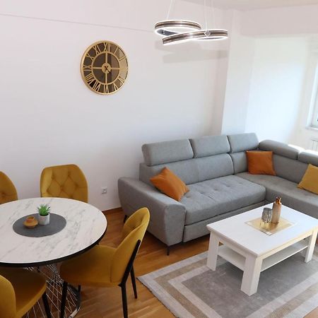 Apartment Cecovic - Mellain 투즐라 외부 사진