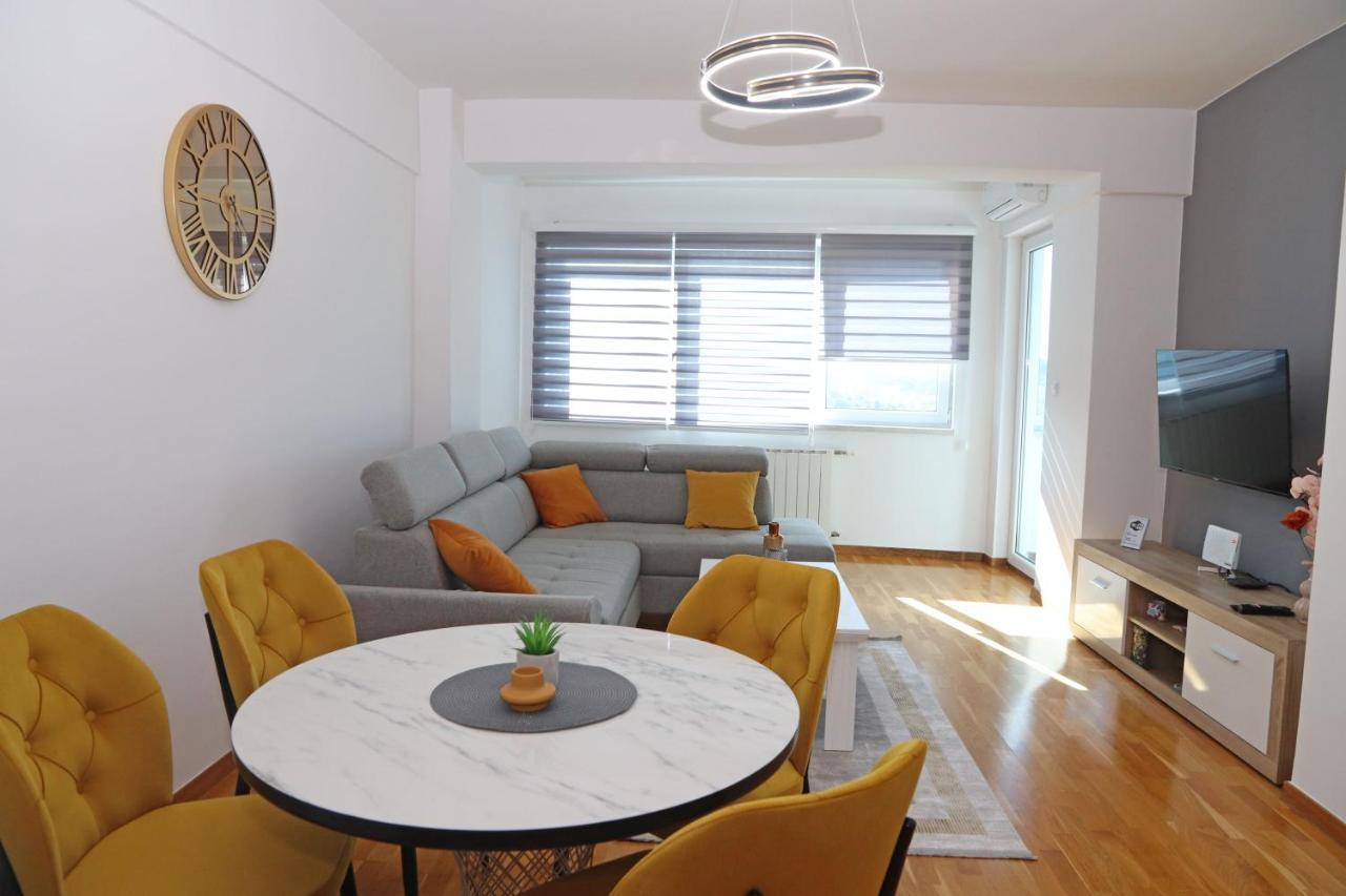 Apartment Cecovic - Mellain 투즐라 외부 사진