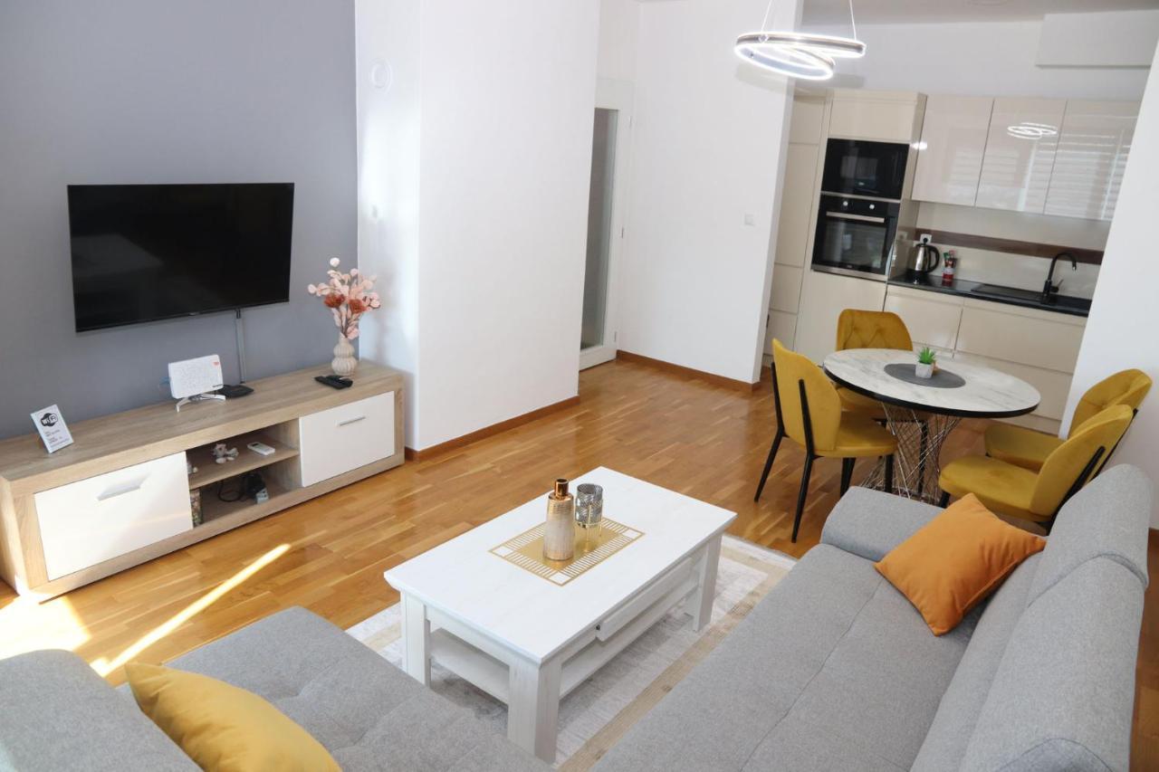 Apartment Cecovic - Mellain 투즐라 외부 사진
